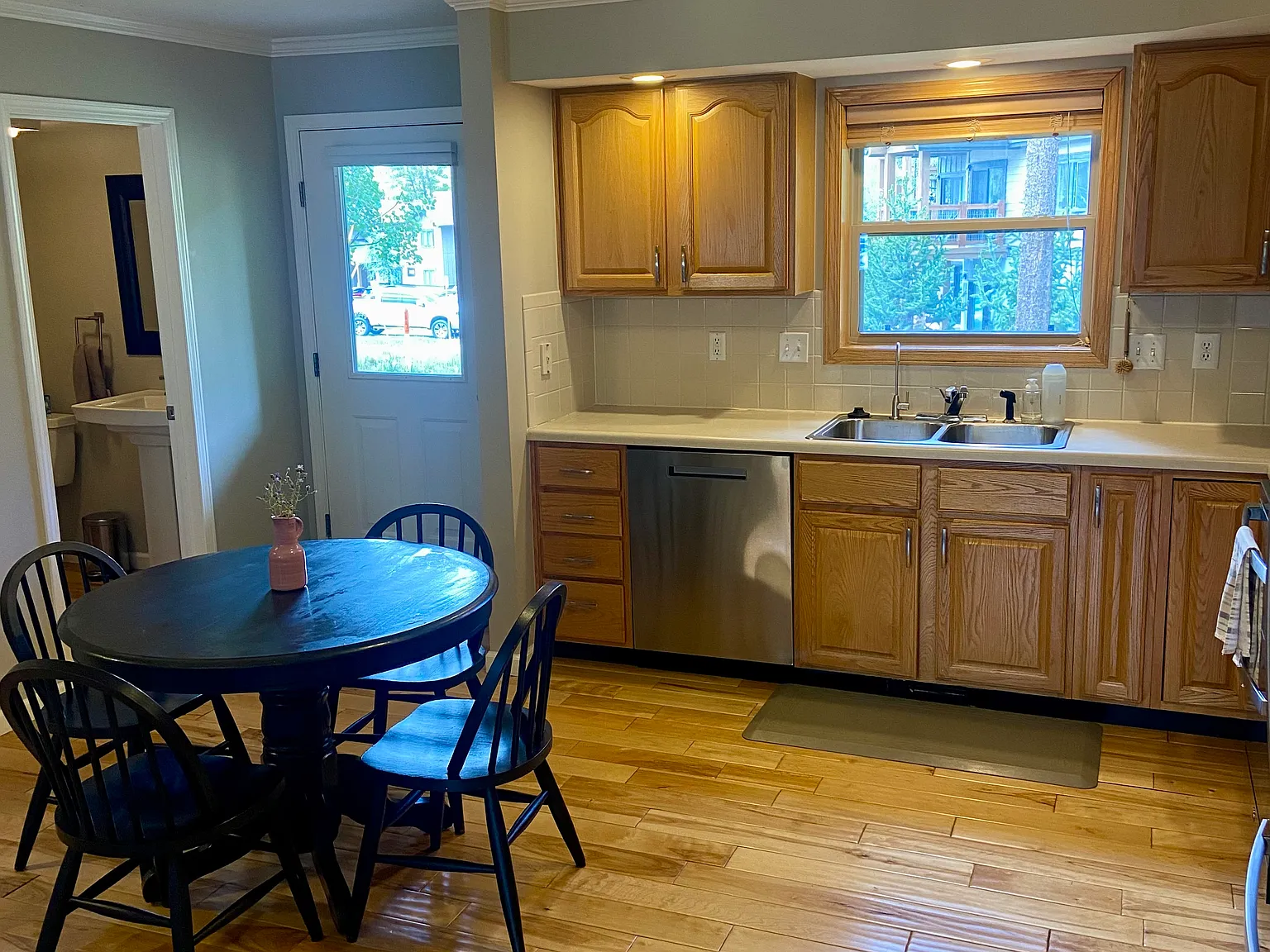 2 bed, 2.5 bath, 1184 sqft, $3,500 — Photo 4