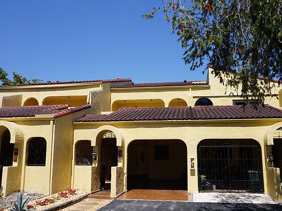 2nd image of 3992 Estepona Ave