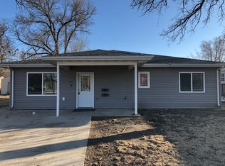 415 3rd Ave NW UNIT B, Minot, ND 58703