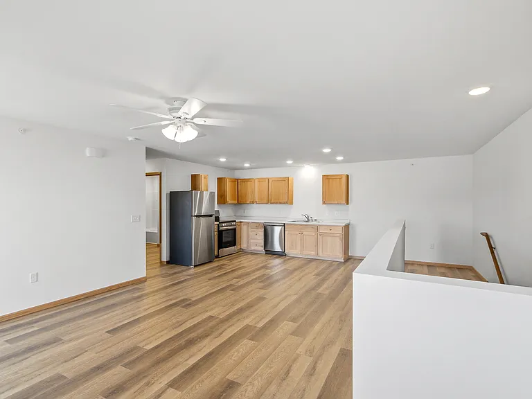 822 Adams Ct #610 — Photo 6