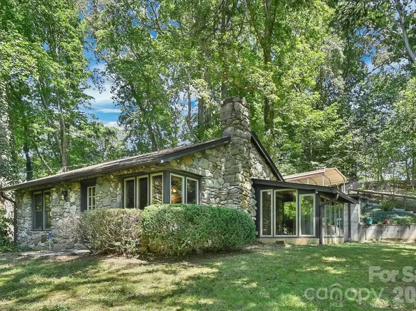 26 Candler School Rd, Candler, NC 28715