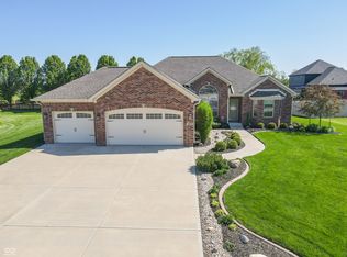 6077 W David Wayne Dr, New Palestine, IN 46163
