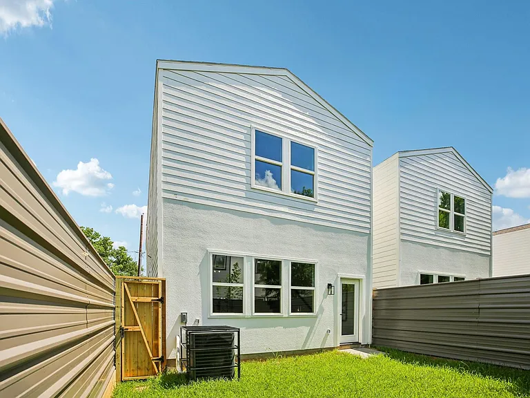 6737 Liverpool St — Photo 27