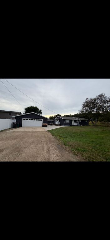 141 Center Ave N - Property Image