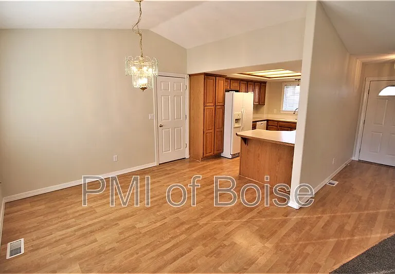 716 Kimberly Ct — Photo 8