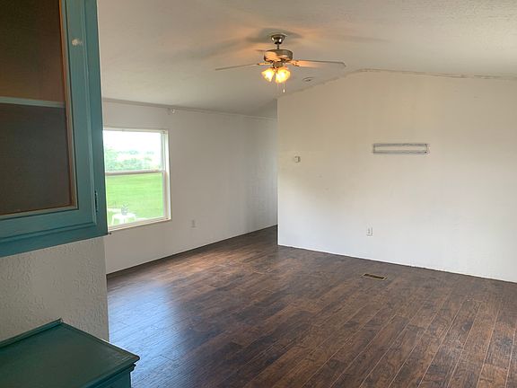 3rd image of 478 Hollybrook Dr