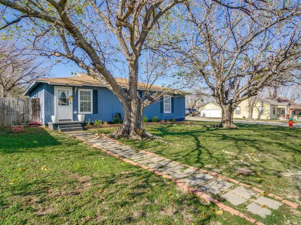 835 Ronald St, White Settlement, TX 76108