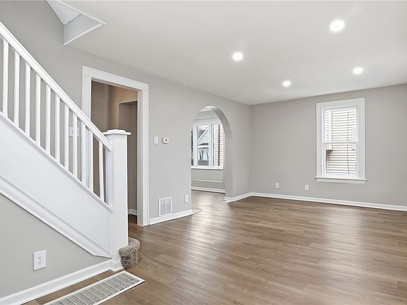 4th image of 1271 North St