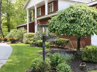 35 Fairway Ct, Albany, NY 12208
