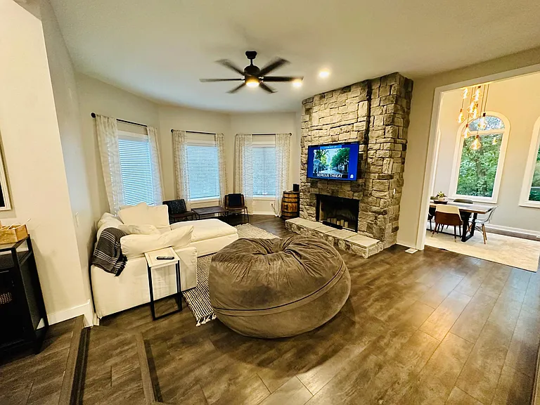 2607 Phoenix Hill Dr — Photo 17
