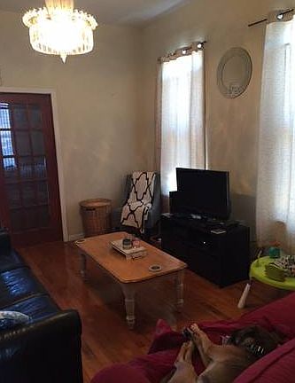 4th image of 2416 N Maplewood Ave #2