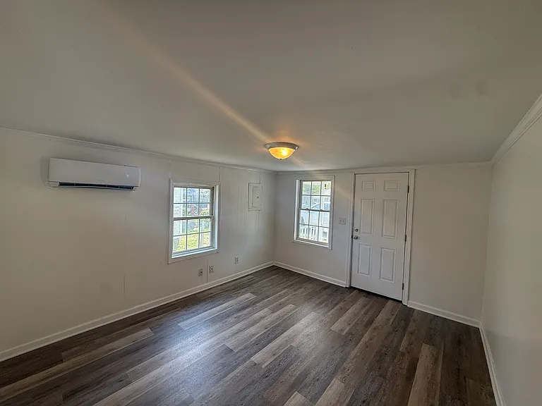 111 Phillips St — Photo 4