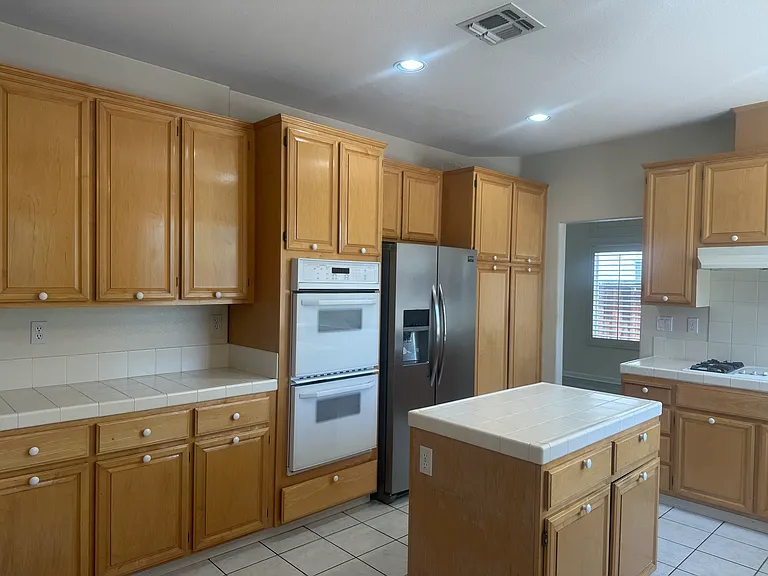 2104 Lynwood Way — Photo 6