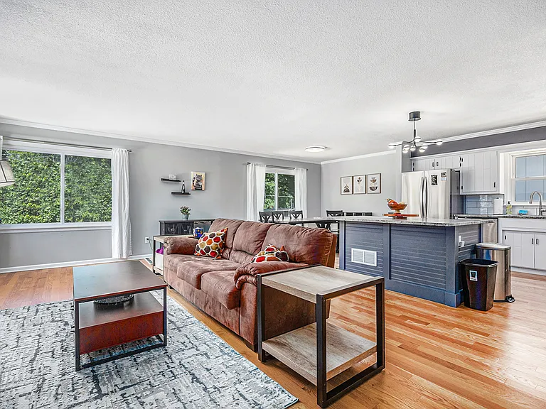 6704 Lakeshore Dr — Photo 18