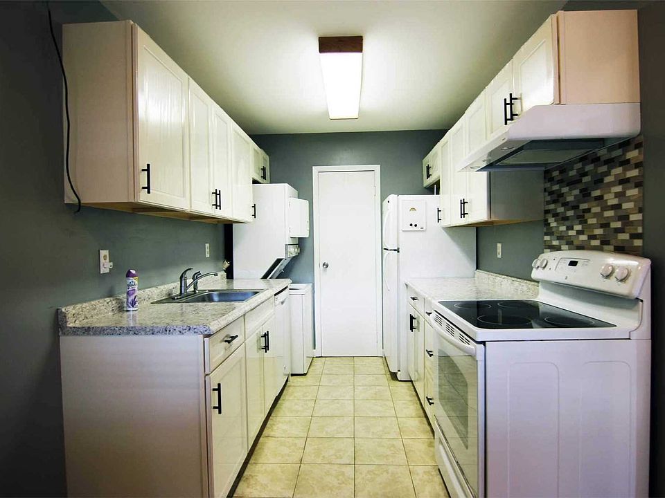 1st image of 109 Cabot Ct W