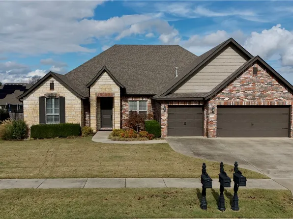 3634 E Blue Stone Dr, Fayetteville, AR 72764