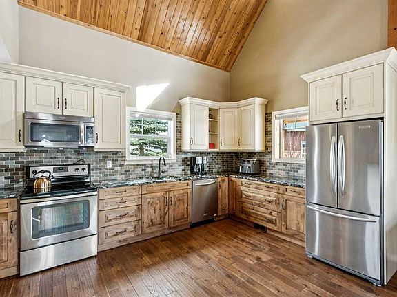 5th image of 240 Cottageclub Cres