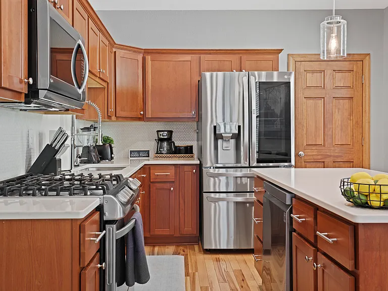 216 E Smith St — Photo 25