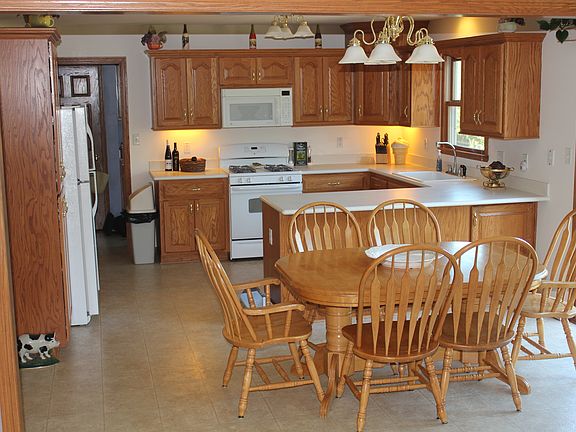 Spacious kitchen, Corian 