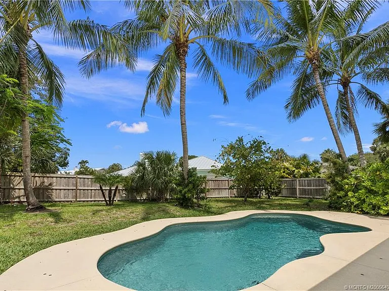 53 N Sewalls Point Rd — Photo 1