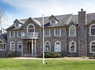 38 Crescent Dr, Ringwood, NJ 07456