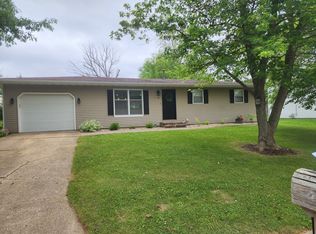 26 Holly Dr, Clinton, IL 61727
