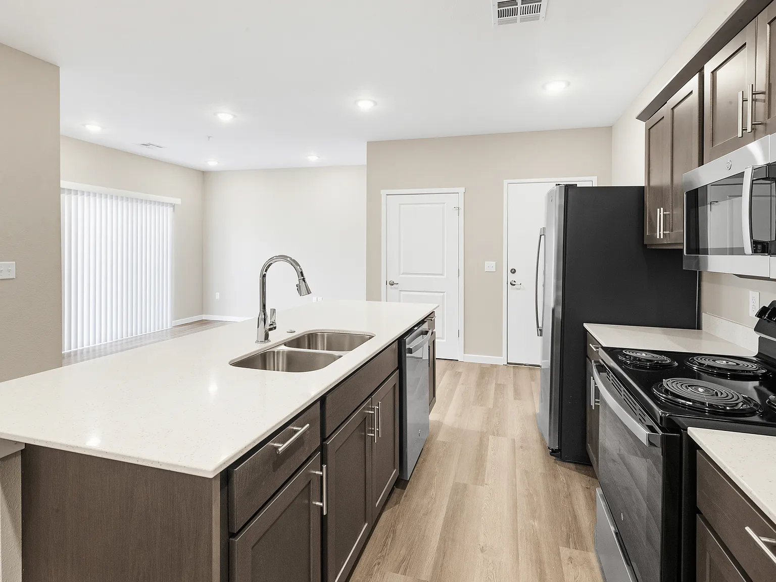 1 bed, 738 sqft, $1,375 — Photo 3