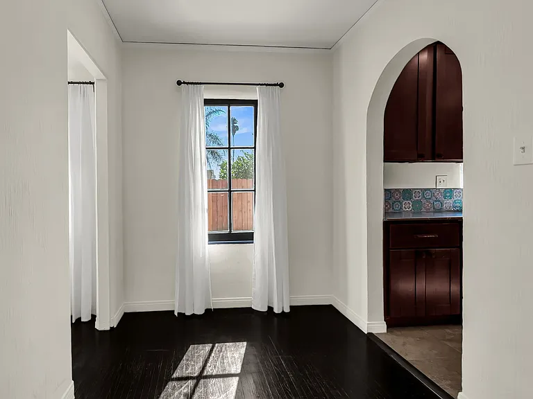4654 Merrill Ave — Photo 20