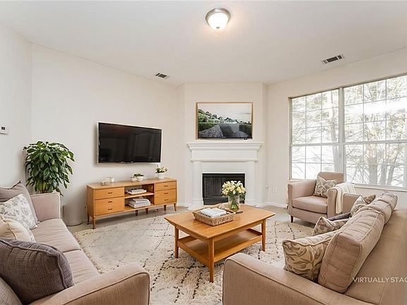 3rd image of 2704 River Summit Ln