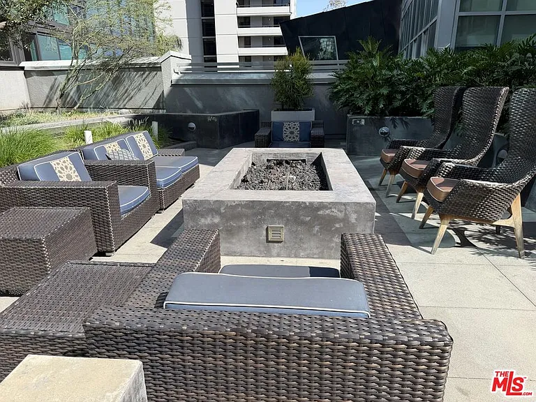 901 S Flower St #613 — Photo 32