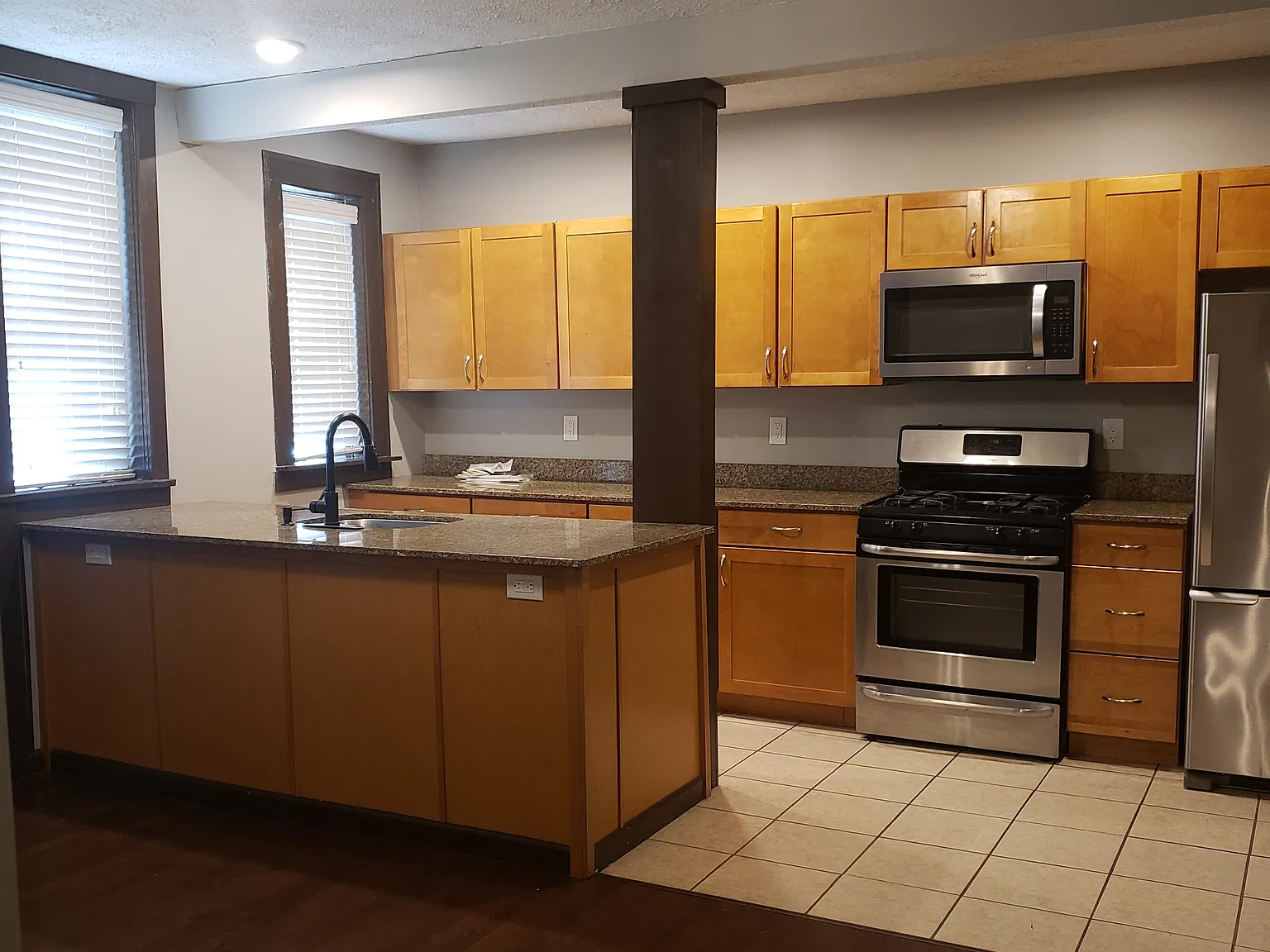 2 bed, 1050 sqft, $1,375 — Photo 1