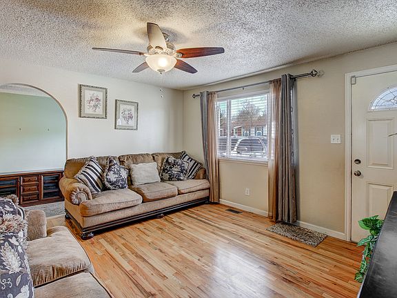 4th image of 228 Longfellow Dr