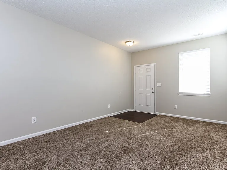 672 Cloverfield Ln — Photo 10