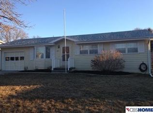 2211 Greensboro Ave, Bellevue, NE 68005