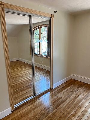 4th image of 1369 E 51st St #1