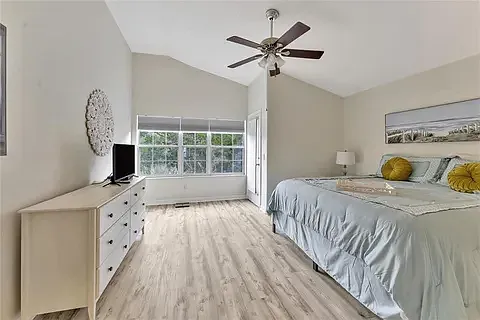 100 Palm Harbor Pkwy — Photo 23