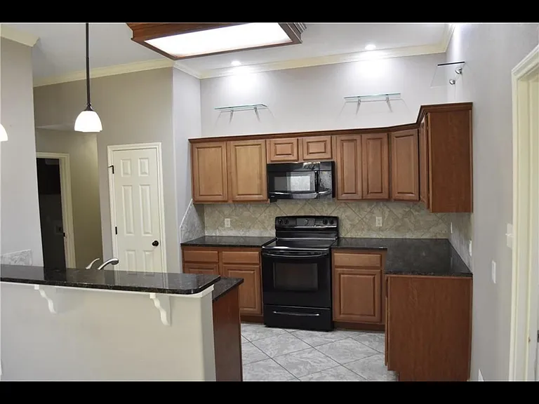 2105 Oak View Dr — Photo 15