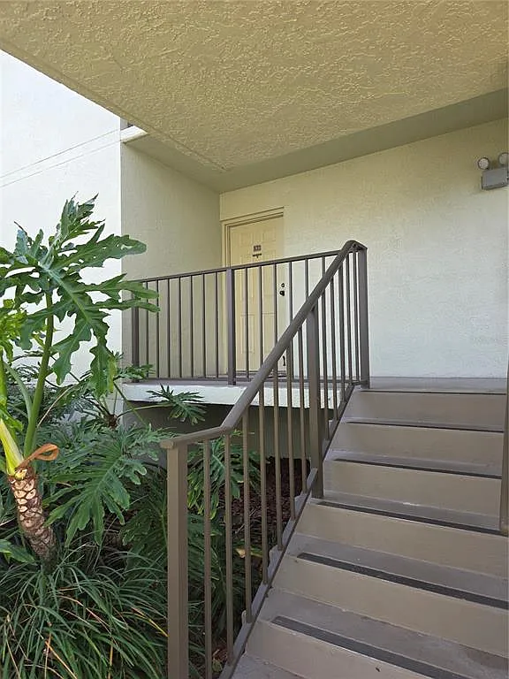 2 bed, 2.0 bath, 835 sqft, $2,400 — Photo 3
