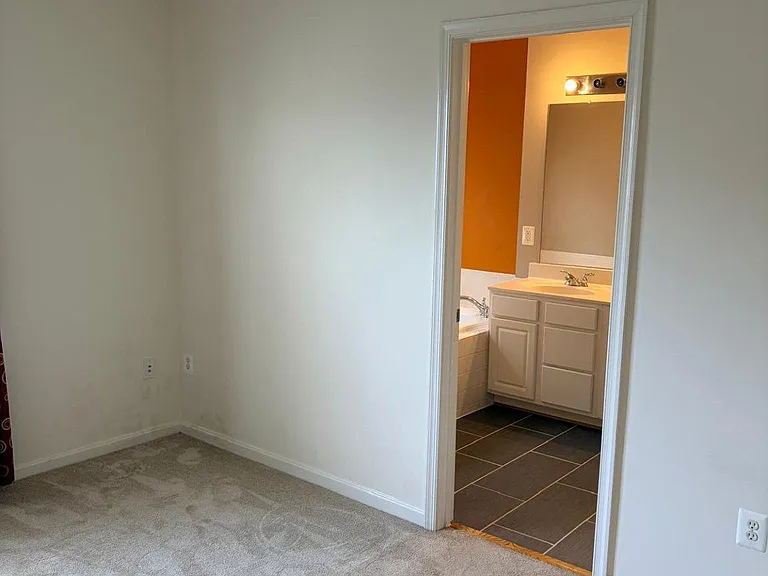 21784 Oakville Ter — Photo 18