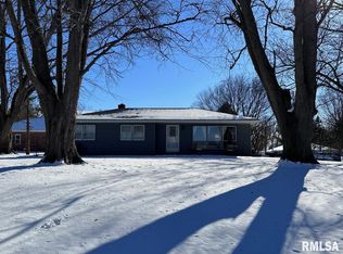 324 W West St, Oneida, IL 61467