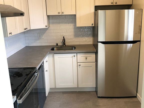 2nd image of 220 Peninsula Ave #2