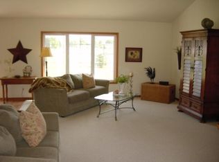 541 Washington Cir, Oostburg, WI 53070