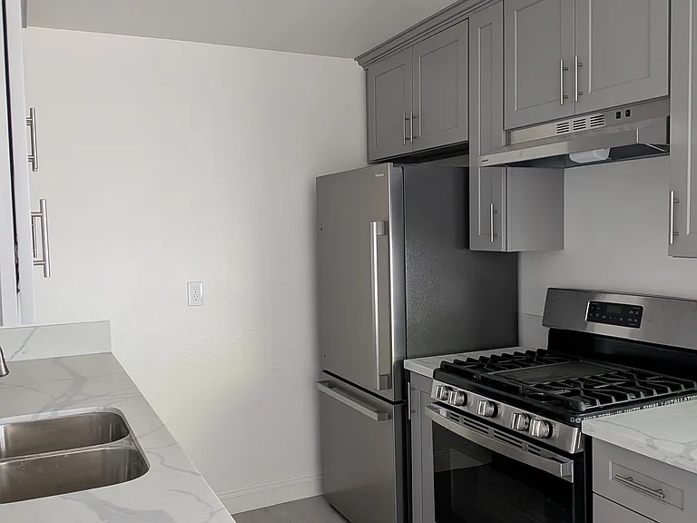 624 W Alondra Blvd #15 — Photo 8
