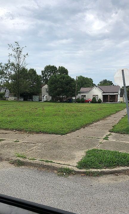 2nd image of 417 W Poplar Dr