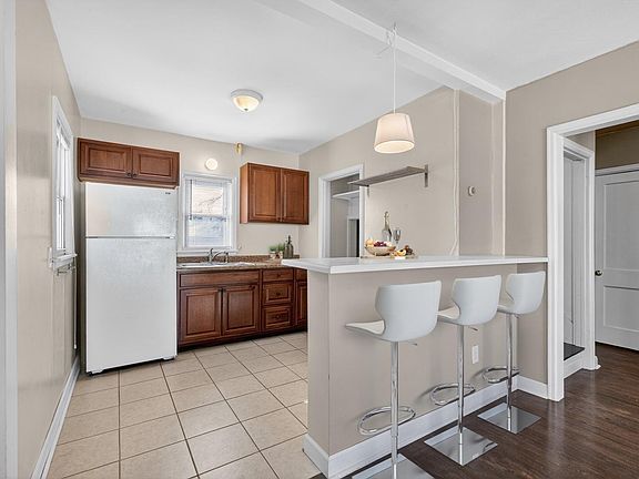 2nd image of 120 11th St NW