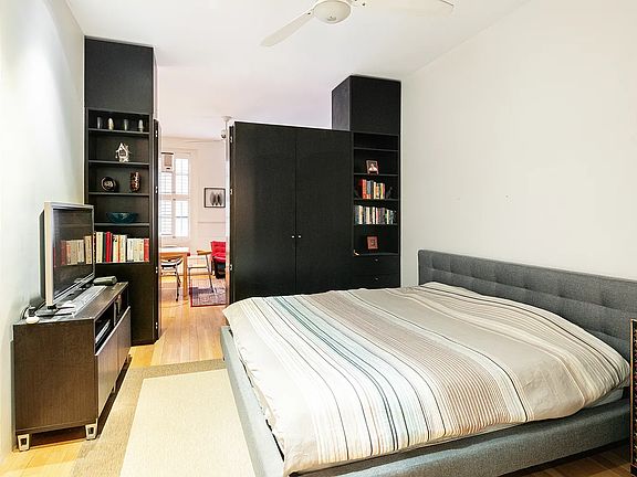 4th image of 215 W 105th St APT 1F