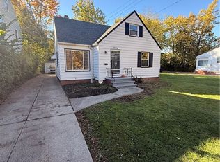 3694 Grosvenor Rd, Cleveland Heights, OH 44118