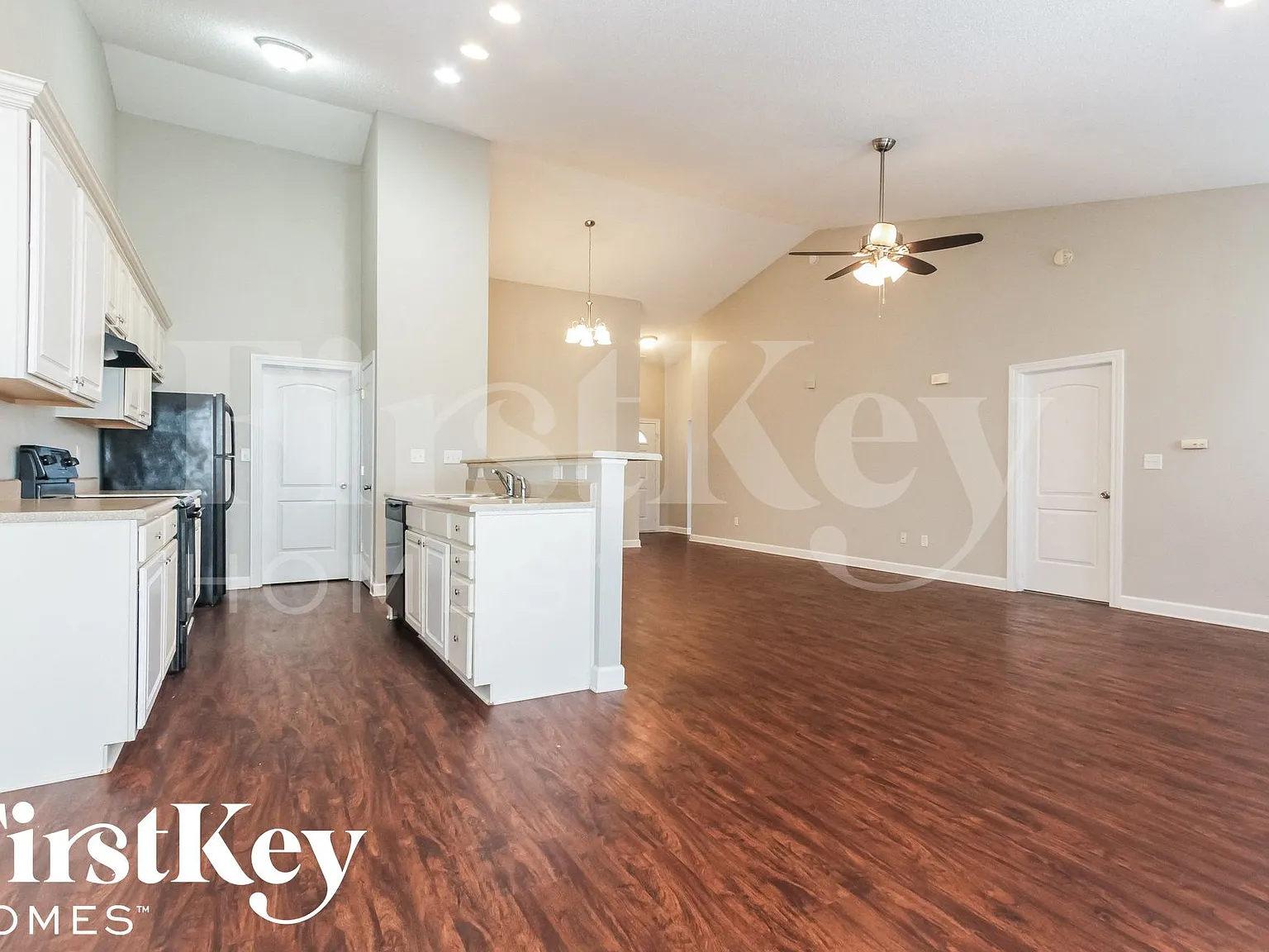 3 bed, 2.0 bath, 1616 sqft, $2,365 — Photo 3