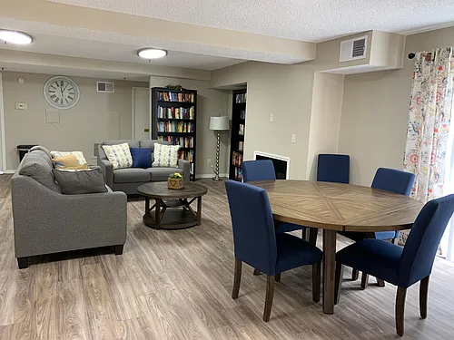 Orange Villa Senior Apartments Photo 1