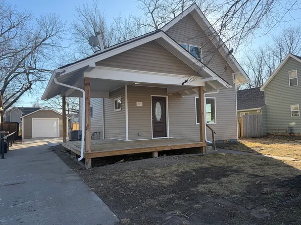 209 E Clark Ave, Augusta, KS 67010